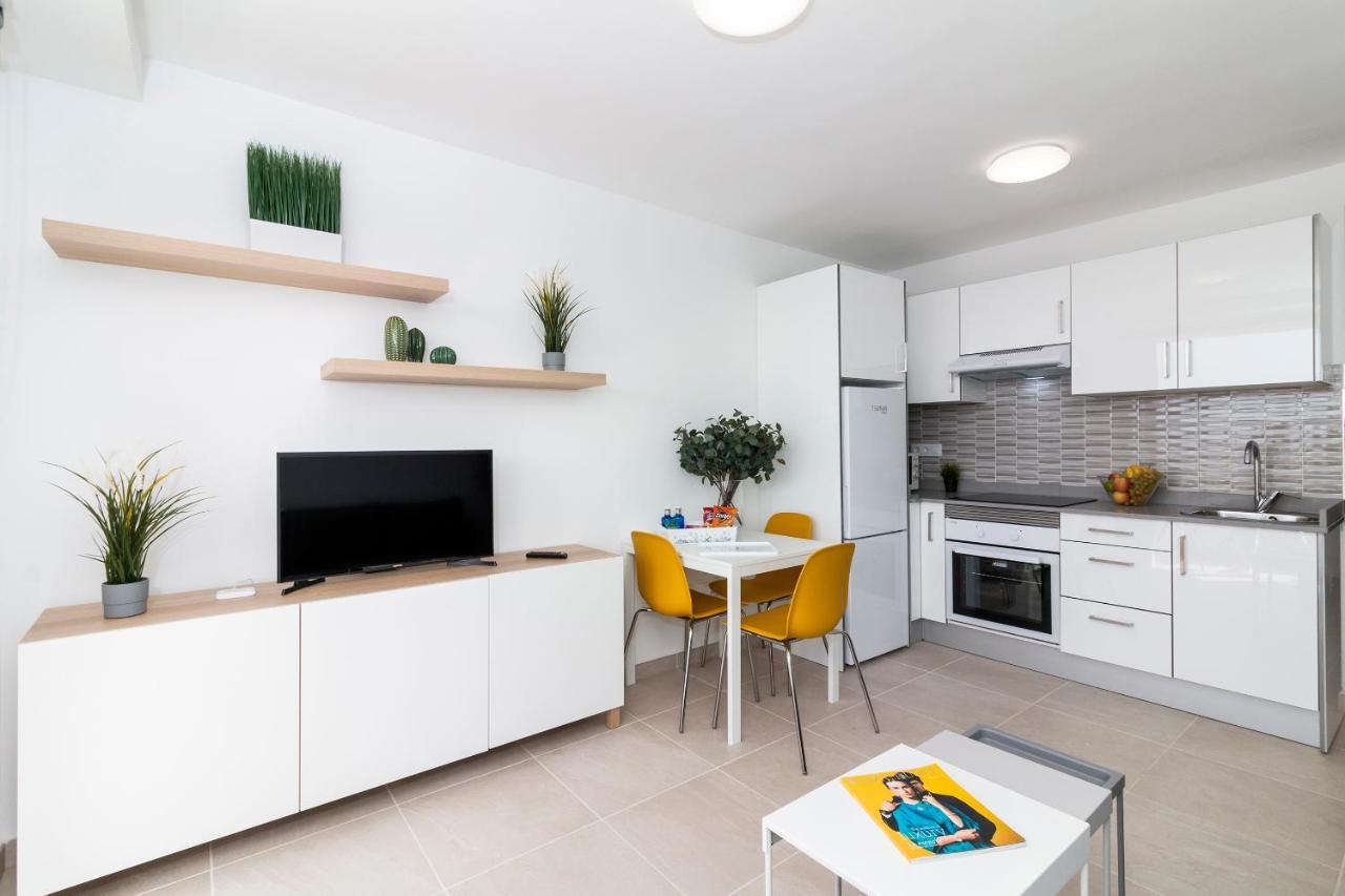 Homeforguest Modern And Recently Renovated Apartment In Arona Arona  Exteriér fotografie