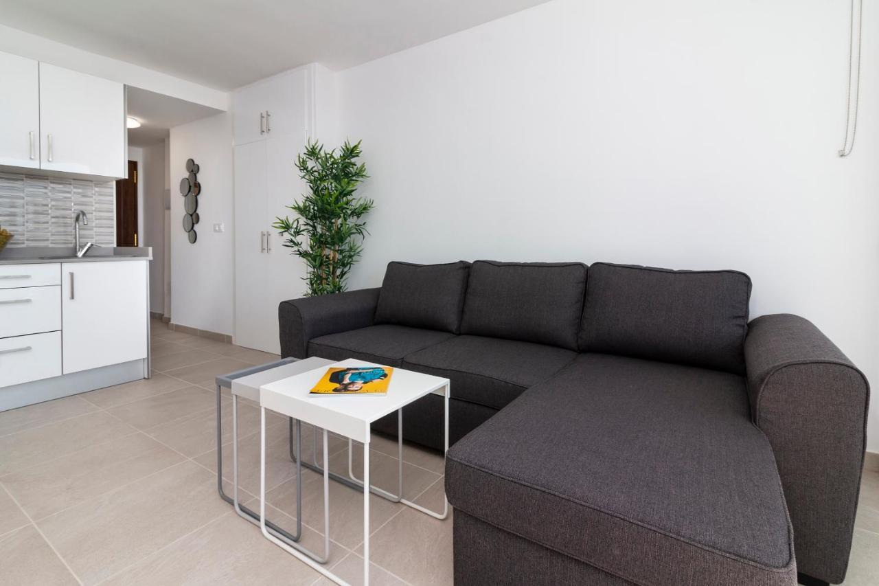 Homeforguest Modern And Recently Renovated Apartment In Arona Arona  Exteriér fotografie
