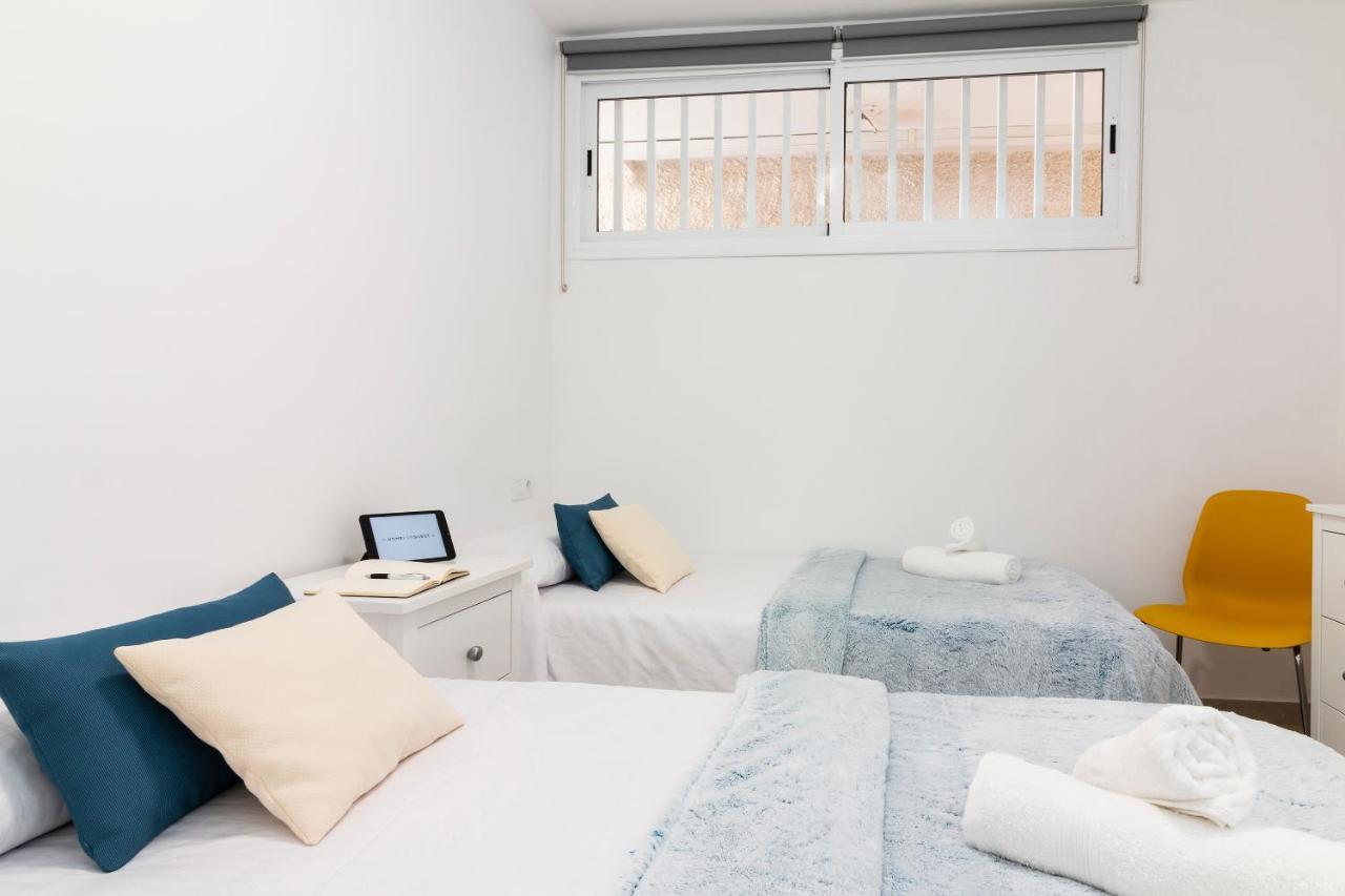 Homeforguest Modern And Recently Renovated Apartment In Arona Arona  Exteriér fotografie