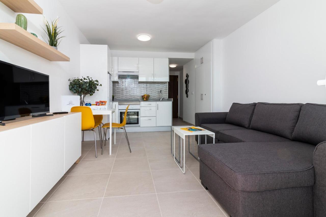 Homeforguest Modern And Recently Renovated Apartment In Arona Arona  Exteriér fotografie