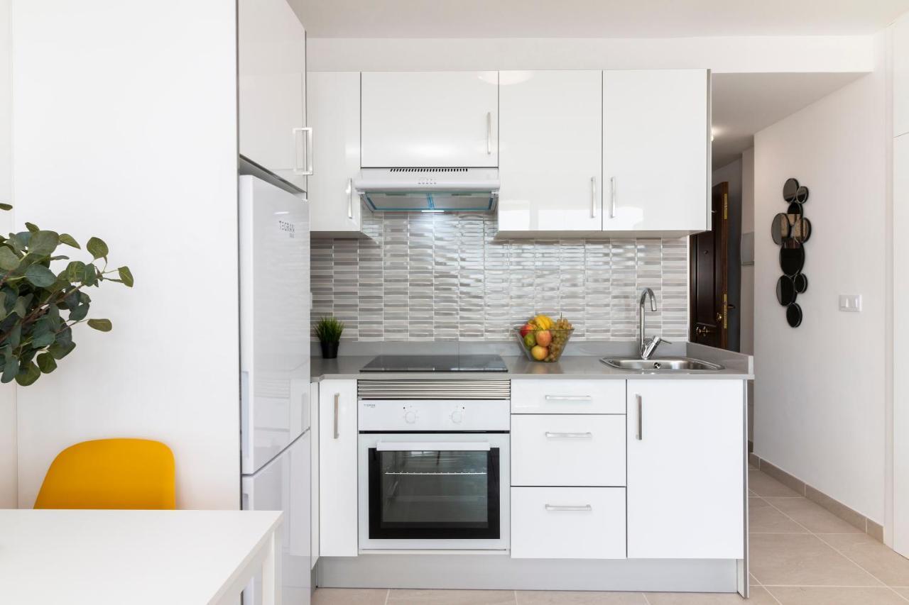Homeforguest Modern And Recently Renovated Apartment In Arona Arona  Exteriér fotografie
